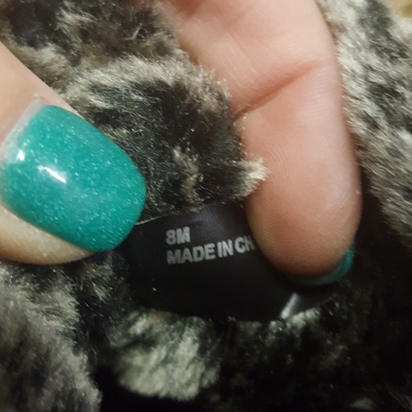 Furry boots - Picture 2 of 2